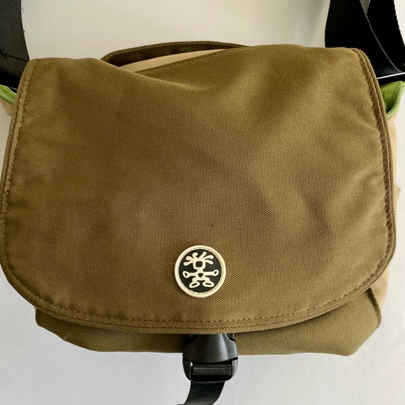 Crumpler 5 Million Dollar Home Camera Bag, Brown and Olive - Picture 2 of 9
